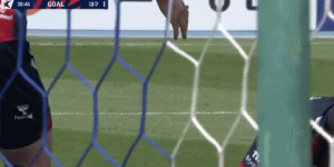 霉运不断！朴志洙进球了，是个乌龙球?