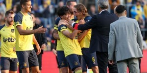 比甲奔袭80米进球！日本球员三笘薫替补3球1助，帮助球队4-2逆转