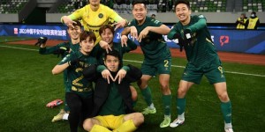 浙江队上次参加亚冠在2011年，尽管小组垫底但主场1胜2平不败