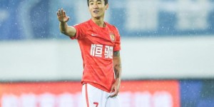 回老东家❓东体：知情人士透露，山东泰山将与韦世豪签约3年