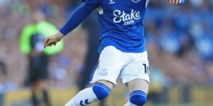 记者：热刺仍在关注安东尼-戈登，同时也在考虑马利诺夫斯基