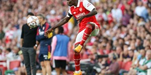 萨卡：球队花了点时间才适应人工草皮，但球队不能拿草皮当借口