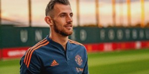 <?php the_title(); ?>