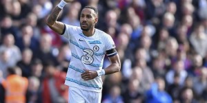 标晚：AC米兰和马竞冬窗时对奥巴梅扬感兴趣，但他只能加盟巴萨