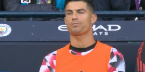 C罗热身后无缘登场，重新坐回替补席表情不悦☹️