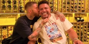 小鸟依人的水爷?拉莫斯社媒晒照微捧大罗的脸，亲吻大罗