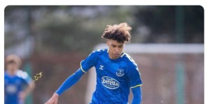 囤积潜力新秀！罗马诺：曼城签下埃弗顿17岁前锋劳伦斯