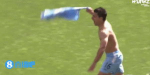 梦回9320！哈兰德绝杀后复刻阿圭罗经典脱衣庆祝