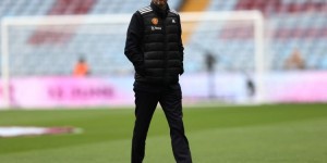 滕哈赫：德赫亚的扑救让我们避免了丢球，球队可以踢得更聪明些