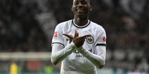 队报：曼联、拜仁、利物浦有意穆阿尼，法兰克福标价1亿欧元