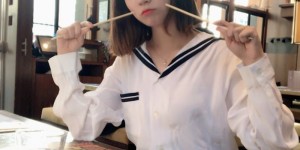 ❤️韩国女记者世界杯走红:遭国外球迷骚扰 侧颜神似王冰冰的枪迷