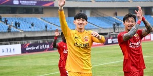 海港足协杯大胜颜骏凌社媒发文：看台上的球迷无比亲切和想念