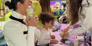 乔治娜晒出一家人的出游照：利雅得，你是多么的美丽?