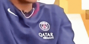 与内马尔比拼脚法，姆总笑着笑着表情逐渐凝固！