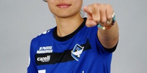 赵瑜洁晒照：祝贺自己梦想成真，正式成为一名女足职业球员