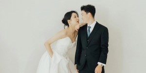 男才女貌！津门虎前锋巴顿个人社媒晒照：迟到的婚纱照