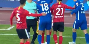 鲁媒记者：除了斯坦丘，另一名三镇球员刘奕鸣也逃脱红牌判罚