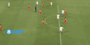 泰山精彩配合，克雷桑小角度爆射破门扳平