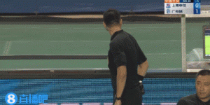 粤媒：广州城与申花打得有来有回，最后对抗如此轻微却被判点球