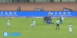 对轰世界波！吉列尔梅任意球直接破门，刘殿座站立目送