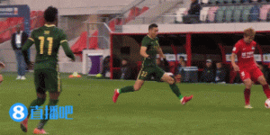 运气不太好?黄紫昌倒钩解围踢中自己脸