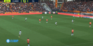 埃基蒂克谈助攻：第一反应是直接射门，但看到内马尔的位置更好