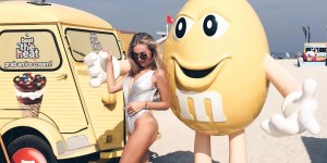 解放！俄羅斯「甜心美眉」轉性露出面積越來越大　「胸前壕溝」出現啦