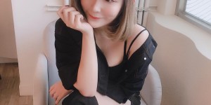 穿這樣買菜？「短髮正妹」超市展現飽滿好身材　網友：想「蔥動」了