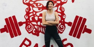 海邊驚見衝浪辣妹！超正ＭＤ「張瑋純Mico」比基尼大曬性感腹肌，就想跟她一起做運動！