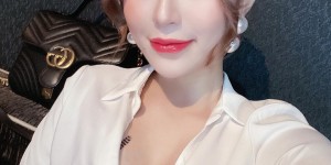 極致挑逗！辣氣美女「香菜兒Yan Ci」激情挑逗表情太銷魂，開腿撫弄討吻誰不買單？