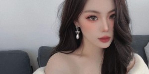 「銷魂尤物」翻滾床單超邪惡，自摸「兇猛長輩」讓人超想撲