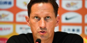 施密特：我在埃因霍温感到很开心，不会去法兰克福执教