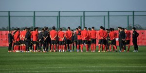 国足分组对抗李铁亮出主力阵容：武磊+三归化组豪华锋线