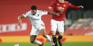 米体：曼联可能将荷兰中场范德贝克加入C罗的交易