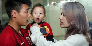 武磊妻子：来西班牙后更加心疼武磊，他喜欢自己承受压力