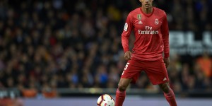 曼晚：曼联5000万英镑报价瓦拉内遭拒，皇马要价8000万镑