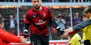 意媒：米兰关闭续约谈判后，很多队都想压低签多纳鲁马所需的年薪