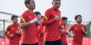 记者：韦世豪赛前大腿肌肉发紧，今天将前往医院做进一步检查