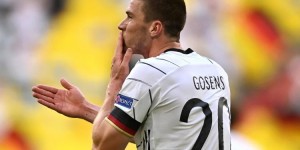 戈森斯：这次没向C罗索要球衣，因为我想享受胜利和这个夜晚