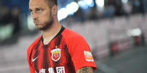 记者发文感叹：阿瑙也要拜拜了，中超只剩奥斯卡一条大腿了