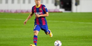 西媒：拜仁想签右后卫已经与巴萨联系，首选引进德斯特