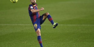 跟队记者：巴萨内部部分人愿让阿尔巴离队，球员无意降薪