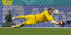 8强战个人数据：佩德里5次关键传球，多库8次过人，索默10次扑救