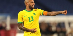 38岁阿尔维斯谈巴西国奥0-0科特迪瓦：仍然怀疑那是否该判红牌