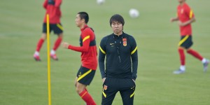 记者：李铁五年长约中包括阶段性指标，并非无提前“下课”风险