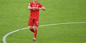 A席：莱万知道如何跑位且很少犯错，他的良好状态给我更多动力