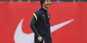 沪媒：国足主帅一直坐在火山口，李铁长约在手并非“免死金牌”