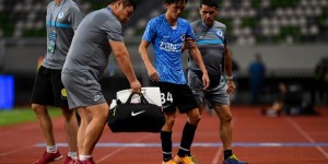 与队友头碰头，大连人官方：王振澳经检查确定为左侧颞弓骨折