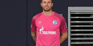 官方：沙尔克04与门将费尔曼续约至2025年