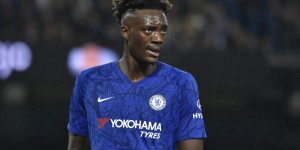 意天空：穆帅已致电邀请亚伯拉罕来罗马，球员将在欧超杯后做决定